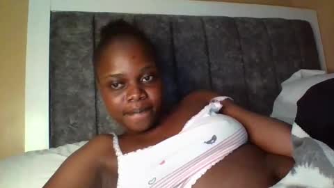 Snapshot of ebony_tasha chatting on September 19, 7:06 pm tasha online show from September 19, 7:06 pm