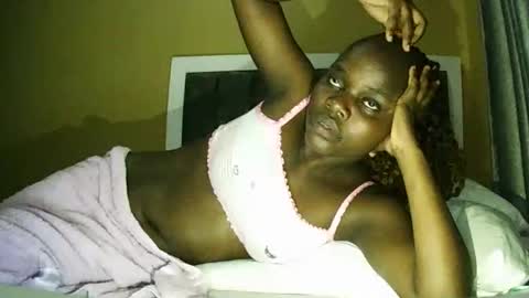Snapshot of ebony_tasha chatting on March 6, 7:32 pm tasha online show from March 6, 7:32 pm