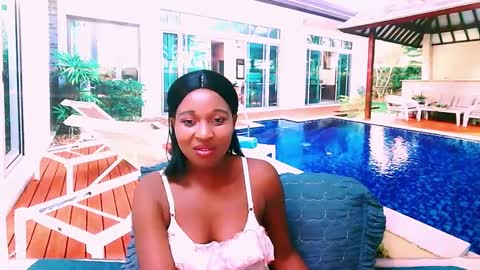 Tamia online show from February 14, 7:02 pm