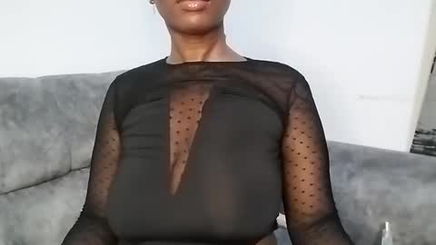 Snapshot of ebonycandymelani chatting on March 1, 10:31 pm Ebony Melanie online show from March 1, 10:31 pm