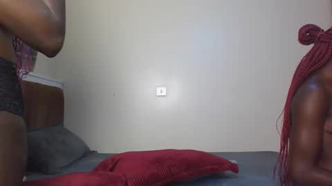 Snapshot of ebonydreamgirl_ chatting on September 18, 6:56 pm ebonydreamgirl_ online show from September 18, 6:56 pm