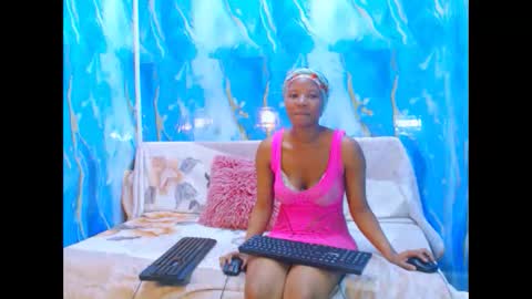 Snapshot of ebonyfirexx chatting on October 7, 7:26 am Life online show from October 7, 7:26 am