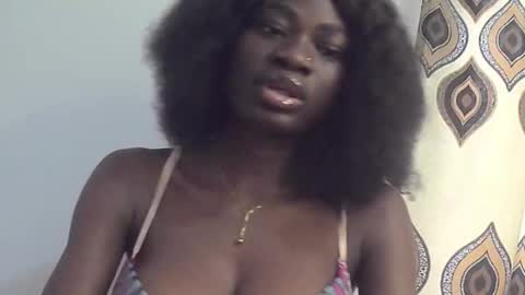 Snapshot of ebonypetiti chatting on October 1, 11:42 am queen online show from October 1, 11:42 am