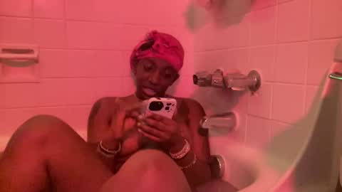 Snapshot of ebonyprincesskaykay chatting on October 1, 1:48 am EbonyPrincessKayKay online show from October 1, 1:48 am