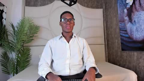 Snapshot of edmundfalker_ chatting on October 14, 12:30 pm Edmund Falker online show from October 14, 12:30 pm