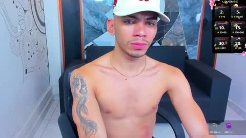 Snapshot of edward_24_ chatting on January 31, 8:43 am Edward Colleman online show from January 31, 8:43 am