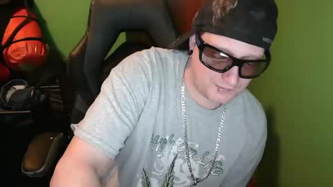 edwardaims_2please online show from March 29, 3:41 am