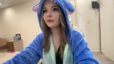Lili online show from May 10, 7:15 am