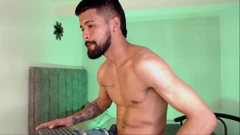 Snapshot of eevil_boys_77 chatting on September 27, 5:32 pm eevil_boys_77 online show from September 27, 5:32 pm