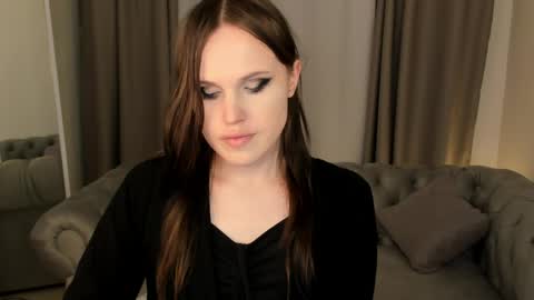 Effie Mur online show from April 8, 9:07 pm