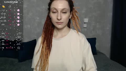 Snapshot of effy_gray chatting on December 2, 8:47 am Anna online show from December 2, 8:47 am