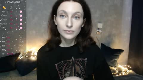 Snapshot of effy_gray chatting on February 11, 4:44 am Anna online show from February 11, 4:44 am