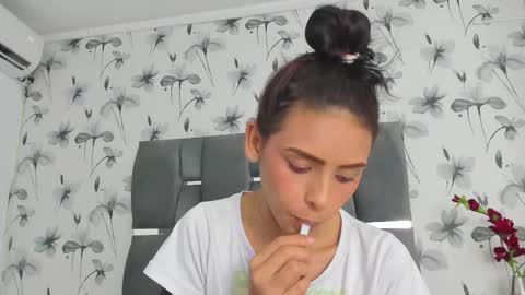 Snapshot of ehotloveaxxx chatting on October 10, 5:52 pm Valery online show from October 10, 5:52 pm