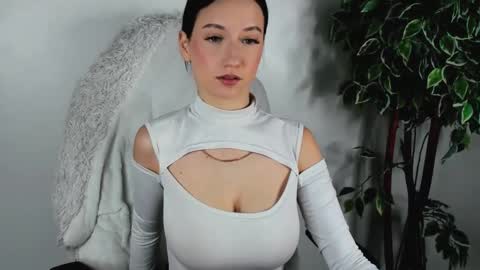 eileenmoores online show from September 28, 6:44 am