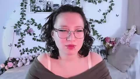 liasama online show from December 5, 9:33 am