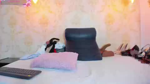 Snapshot of eimy_robertss chatting on September 23, 8:37 pm Eimy online show from September 23, 8:37 pm