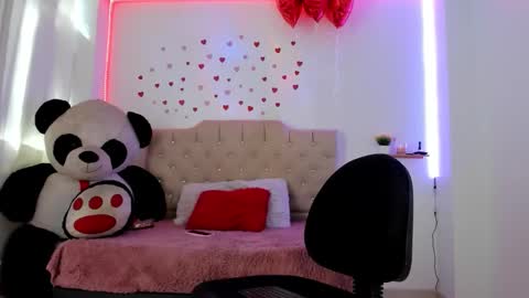 eimyy_rouse online show from February 25, 8:12 pm