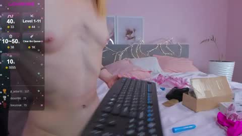 Snapshot of el1s_evans chatting on February 25, 1:10 pm please read my bio there is information about private shows and about my personality online show from February 25, 1:10 pm