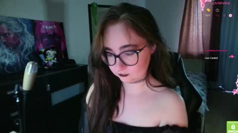 Snapshot of el_sweety chatting on October 7, 8:21 am If you like it when I meow give me a thumbs up online show from October 7, 8:21 am