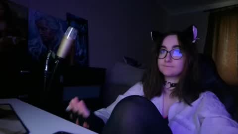 Snapshot of el_sweety chatting on March 3, 3:43 pm If you like it when I meow give me a thumbs up online show from March 3, 3:43 pm