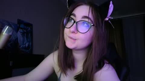 Snapshot of el_sweety chatting on March 4, 3:59 pm If you like it when I meow give me a thumbs up online show from March 4, 3:59 pm