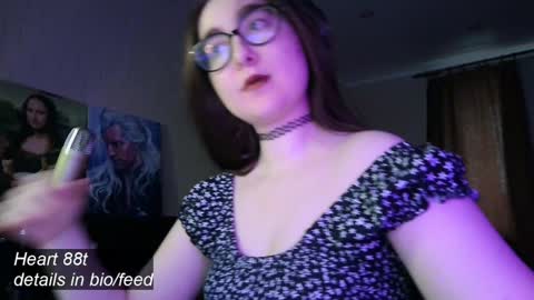 Snapshot of el_sweety chatting on February 7, 2:04 pm If you like it when I meow give me a thumbs up online show from February 7, 2:04 pm