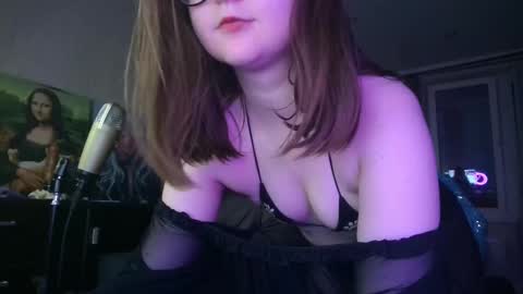 Snapshot of el_sweety chatting on February 14, 4:20 pm If you like it when I meow give me a thumbs up online show from February 14, 4:20 pm