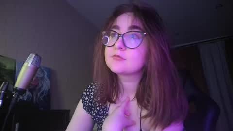 Snapshot of el_sweety chatting on February 20, 4:25 pm If you like it when I meow give me a thumbs up online show from February 20, 4:25 pm