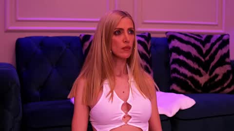 Ella online show from April 15, 8:50 am