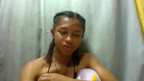 Snapshot of elaliealdy chatting on September 30, 11:32 am elaliealdy online show from September 30, 11:32 am