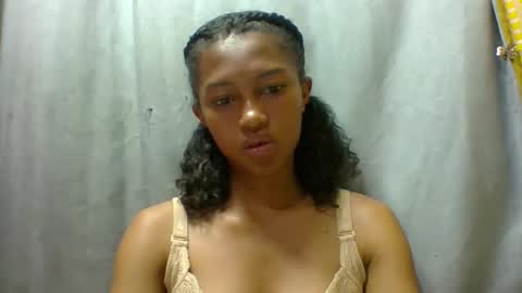 Snapshot of elaliealdy chatting on October 15, 5:54 am elaliealdy online show from October 15, 5:54 am