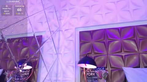 Snapshot of elamorris chatting on October 21, 4:06 am elamorris online show from October 21, 4:06 am