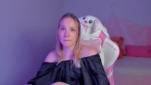 elaravoltage online show from March 13, 6:00 pm