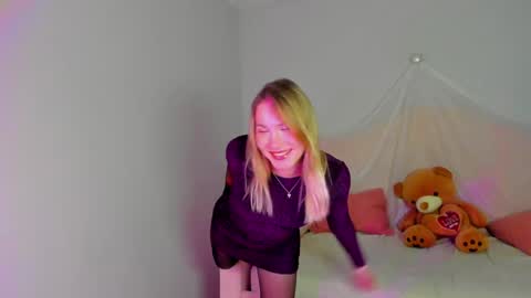 elaravoltage online show from April 16, 8:20 pm