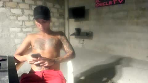 Snapshot of elchicletv chatting on January 14, 7:59 am El CHICLE TV - SHOW online show from January 14, 7:59 am