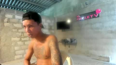 Snapshot of elchicletv chatting on January 2, 8:13 pm El CHICLE TV - SHOW online show from January 2, 8:13 pm