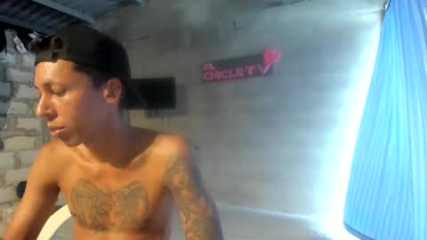 Snapshot of elchicletv chatting on January 11, 9:46 pm El CHICLE TV - SHOW online show from January 11, 9:46 pm