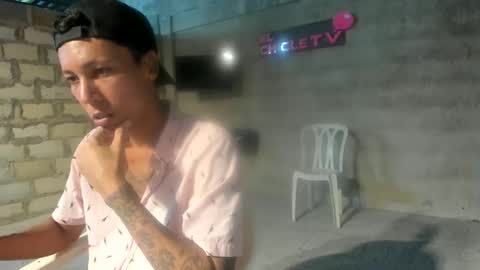Snapshot of elchicletv chatting on January 4, 2:25 am El CHICLE TV - SHOW online show from January 4, 2:25 am