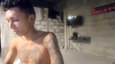 Snapshot of elchicletv chatting on February 6, 7:13 am El CHICLE TV - SHOW online show from February 6, 7:13 am