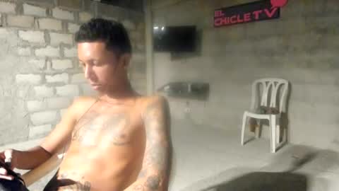 Snapshot of elchicletv chatting on December 23, 9:49 am El CHICLE TV - SHOW online show from December 23, 9:49 am