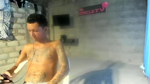 Snapshot of elchicletv chatting on January 8, 12:47 pm El CHICLE TV - SHOW online show from January 8, 12:47 pm
