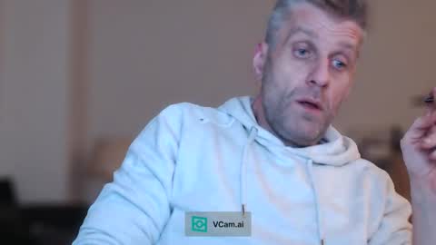 Snapshot of elculiador2207 chatting on October 31, 12:11 am Timm online show from October 31, 12:11 am