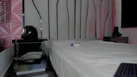Snapshot of elektra_raven chatting on October 20, 12:43 pm elektra_raven online show from October 20, 12:43 pm