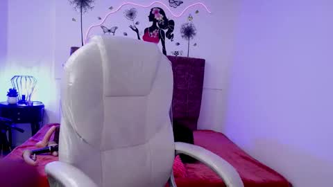 Snapshot of elena_detroya_ chatting on September 22, 12:31 pm Elena online show from September 22, 12:31 pm