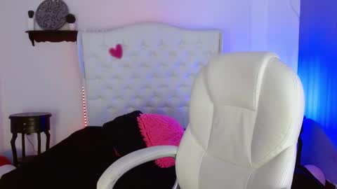 Snapshot of elena_detroya_ chatting on February 10, 12:50 pm Elena online show from February 10, 12:50 pm