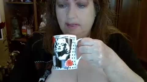 Snapshot of elenazed chatting on October 4, 10:35 am ElenaZed online show from October 4, 10:35 am