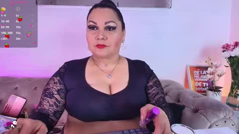 Snapshot of elenna_boobs_ chatting on October 11, 7:57 am elenna_boobs_ online show from October 11, 7:57 am