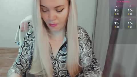 Ella online show from November 19, 7:40 am