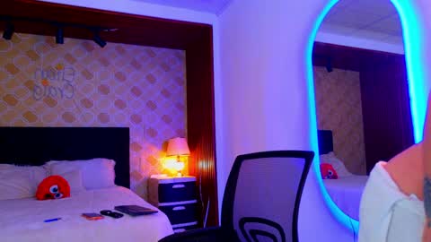 Elian online show from April 1, 6:49 pm