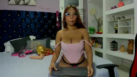 elianaa_soto_ online show from October 19, 6:01 pm